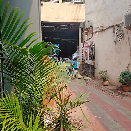 Aster Hotel Near Mumbai Airport エクステリア 写真