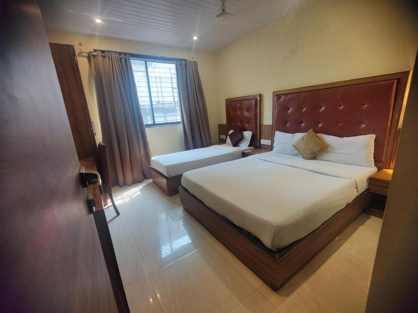 Aster Hotel Near Mumbai Airport エクステリア 写真