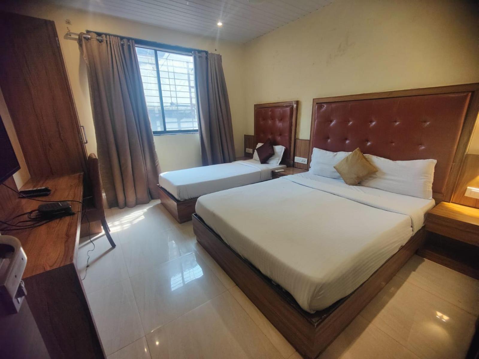 Aster Hotel Near Mumbai Airport エクステリア 写真