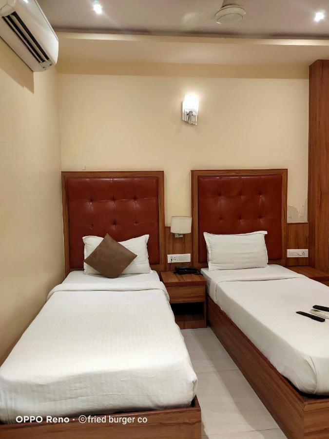 Aster Hotel Near Mumbai Airport エクステリア 写真