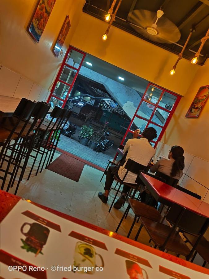 Aster Hotel Near Mumbai Airport エクステリア 写真