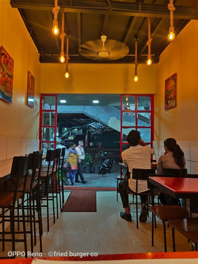 Aster Hotel Near Mumbai Airport エクステリア 写真